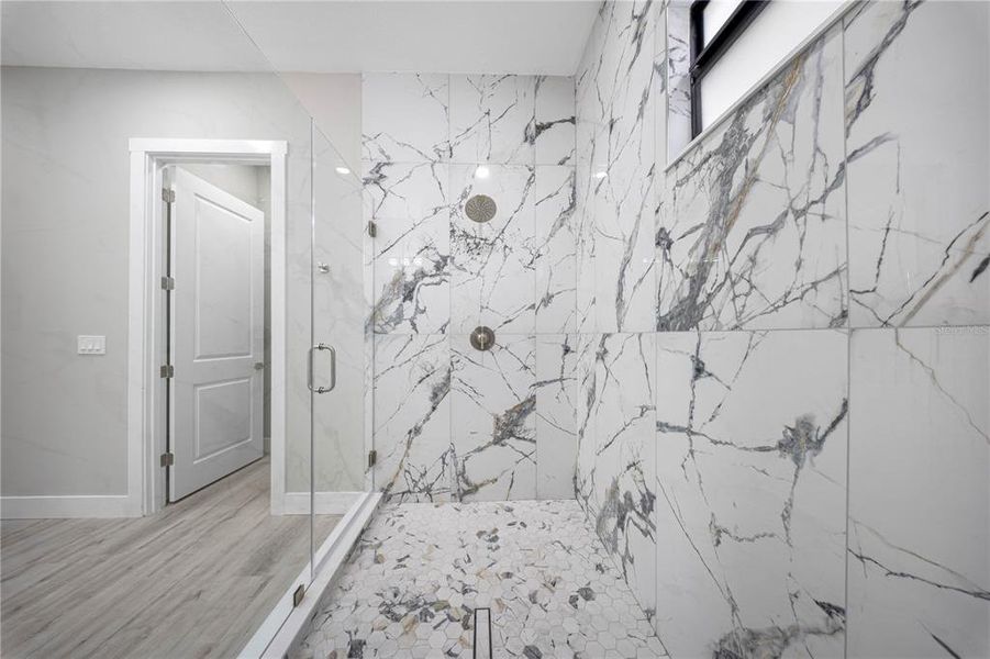 Spacious, unfurnished interior of a new home in , Tampa (Image 43).