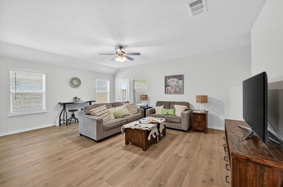 Furnished interior view inside a new home in Williamsburg, Fate (Image 15).