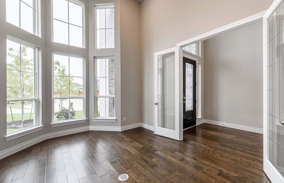 Representative unfurnished interior of a home built from the 4195 by Ravenna Homes in Artavia 70′, Conroe (Image 19). Representative unfurnished interior of a home built from the 4195 by Ravenna Homes in Artavia 70′, Conroe (Image 19).