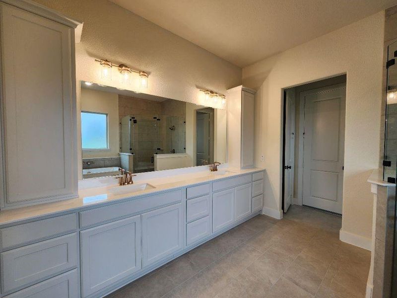 Furnished interior view inside a new home in Rocky Top, Krum (Image 9).