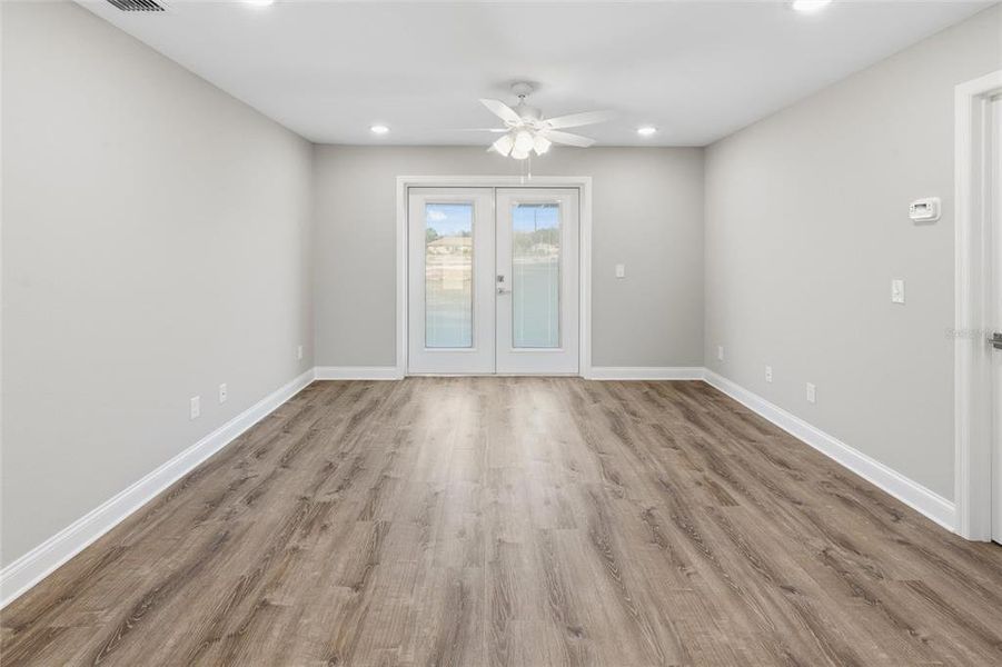 Spacious, unfurnished interior of a new home in , Frostproof (Image 21).