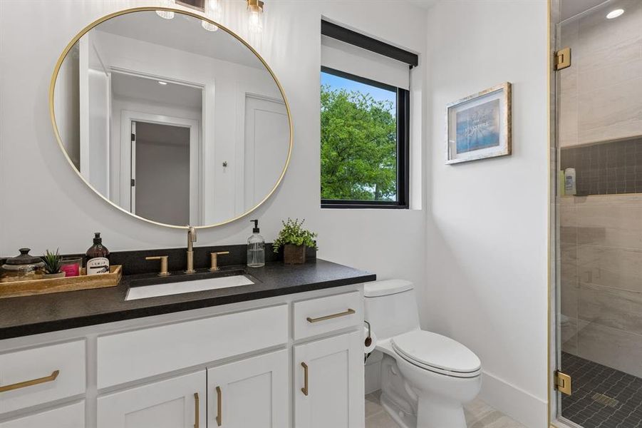 Furnished interior view inside a new home in , Colleyville (Image 33).