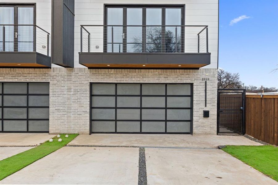 Exterior details and patio area of a home in , Dallas (Image 28).