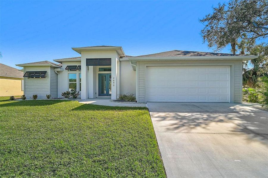 Exterior details and patio area of a home in , Port Charlotte (Image 20).