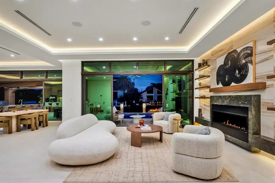 LIVING_ROOM_STRAIGHT LIVING_ROOM_STRAIGHT