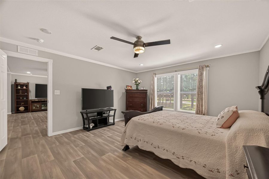 Furnished interior view inside a new home in , Baytown (Image 13).