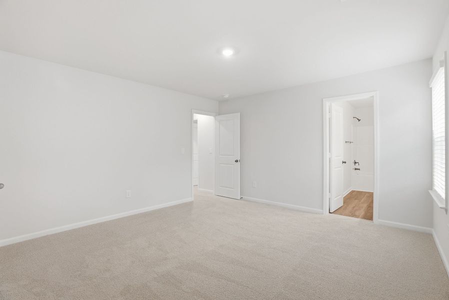 Spacious, unfurnished interior of a new home in Broadway Lake, Anderson (Image 35). Spacious, unfurnished interior of a new home in Broadway Lake, Anderson (Image 35).