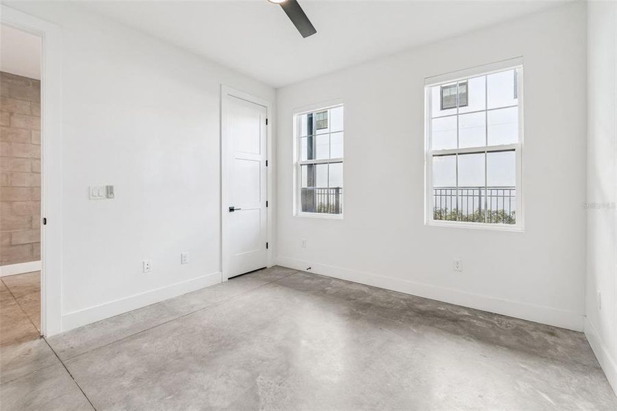 Spacious, unfurnished interior of a new home in , St. Petersburg (Image 36).