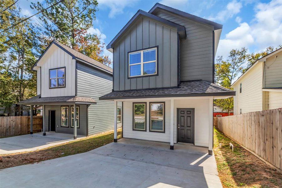 Front exterior of a new home in , Willis, TX, highlighting curb appeal (Image 1). Front exterior of a new home in , Willis, TX, highlighting curb appeal (Image 1).