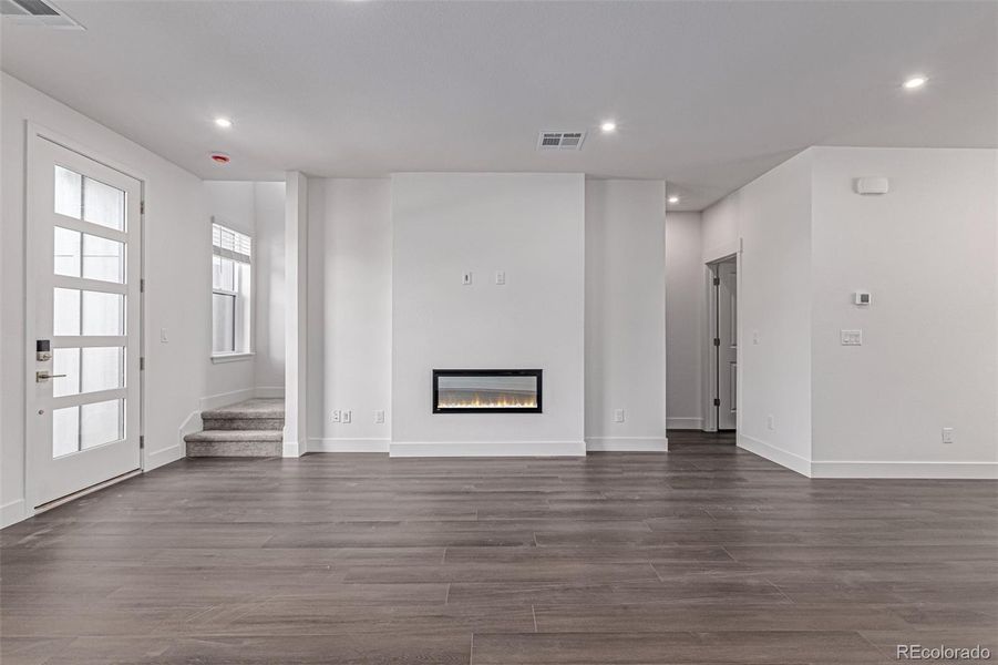 Spacious, unfurnished interior of a new home in Ascent at Inverness, Englewood (Image 18).