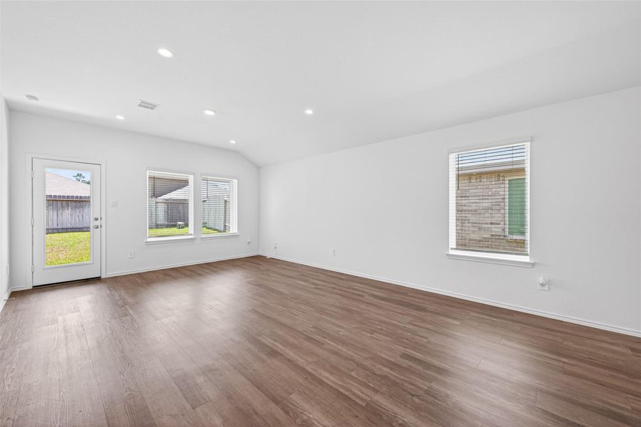 Spacious, unfurnished interior of a new home in Breckenridge Forest, Spring (Image 34).