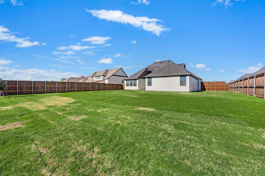 Exterior details and patio area of a home in NorthGlen, Haslet (Image 32).