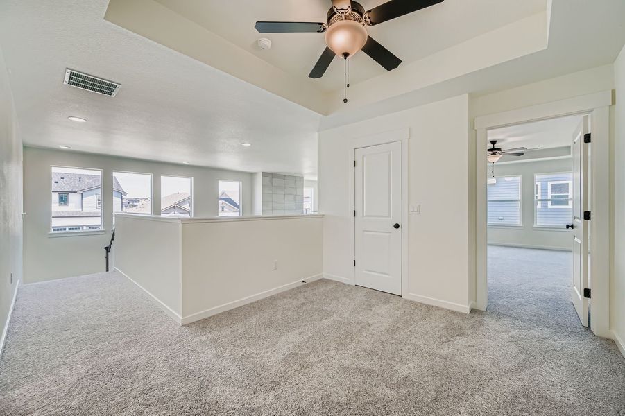 Spacious, unfurnished interior of a new home in Sterling Ranch 50s, Colorado Springs (Image 24).