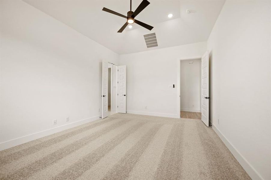 Spacious, unfurnished interior of a new home in Settlers Glen, New Fairview (Image 39). Spacious, unfurnished interior of a new home in Settlers Glen, New Fairview (Image 39).