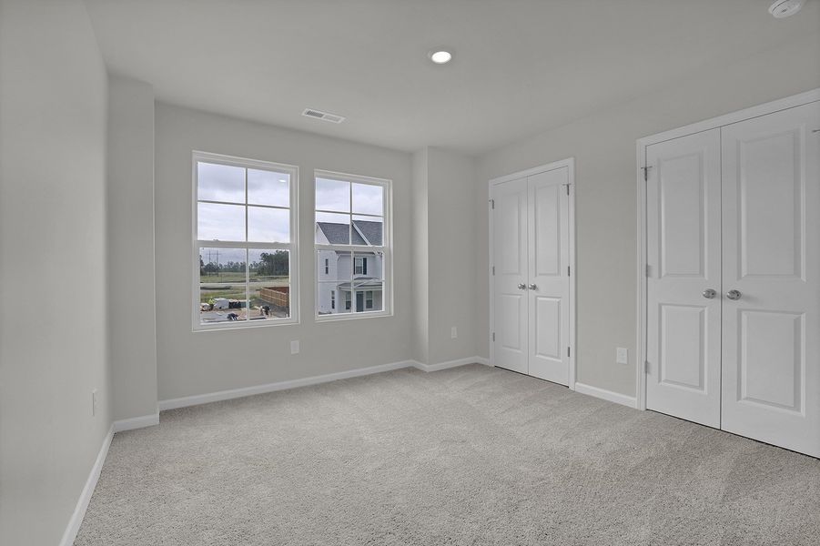 Spacious, unfurnished interior of a new home in River Tide Farms, Bolivia (Image 23).