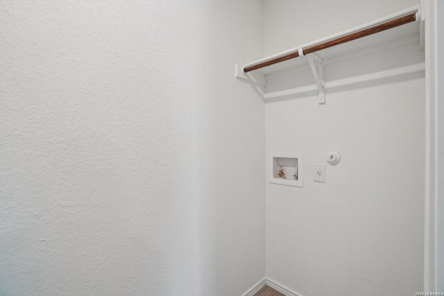 Spacious, unfurnished interior of a new home in Valle Sol, Von Ormy (Image 15).