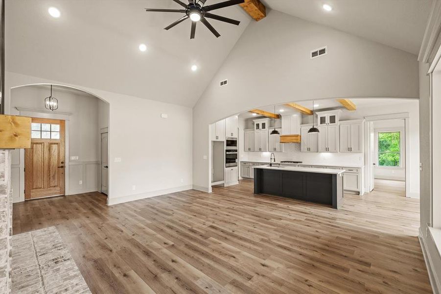 Spacious, unfurnished interior of a new home in , Lindale (Image 22).