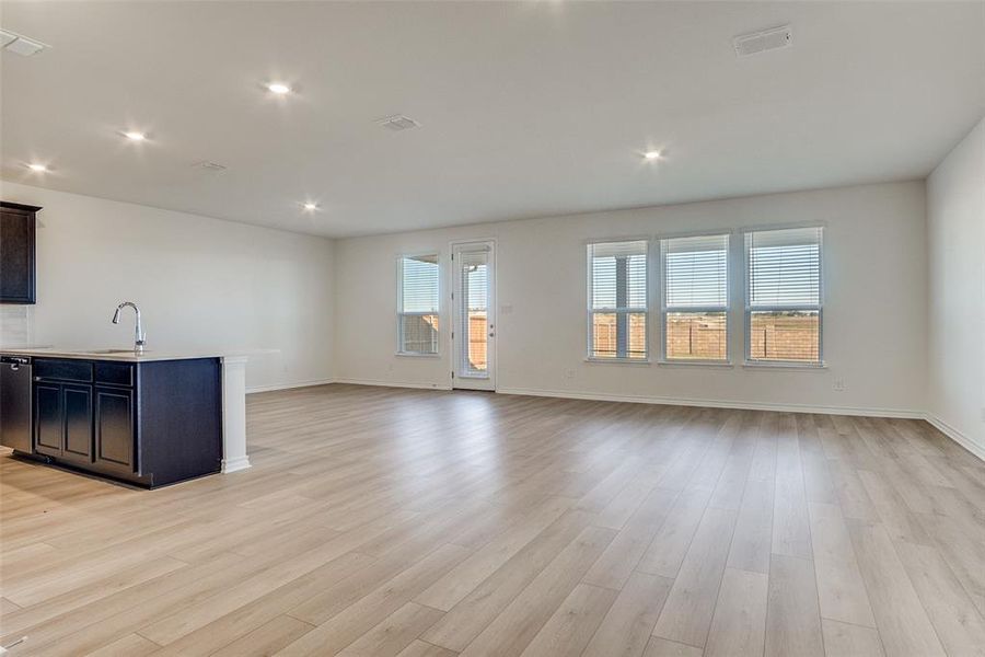 Spacious, unfurnished interior of a new home in Sierra Vista at Kelly Ranch, Aledo (Image 24).