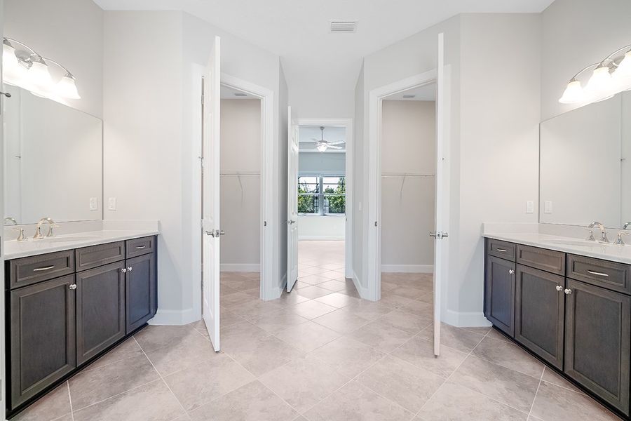 Oakmont Owner's Bath