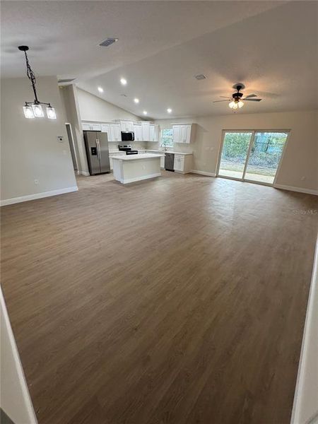 Spacious, unfurnished interior of a new home in , Citrus Springs (Image 12).