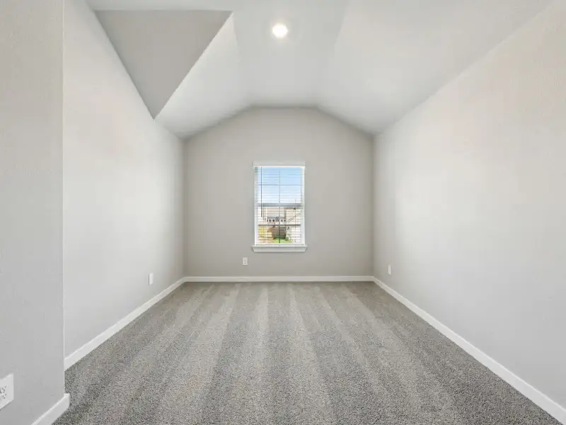 Spacious, unfurnished interior of a new home in Stewart's Ranch, Conroe (Image 16).
