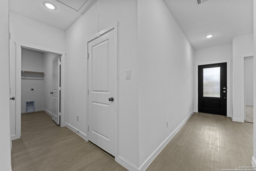 Spacious, unfurnished interior of a new home in Parkside: Coastline Collection, New Braunfels (Image 18).