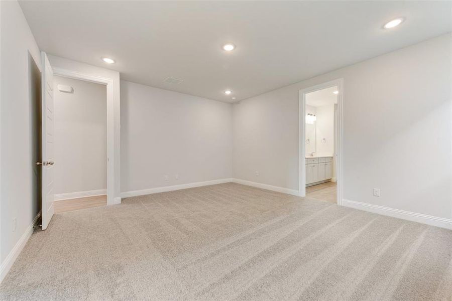 Spacious, unfurnished interior of a new home in Villages of Creekwood, Frisco (Image 31).