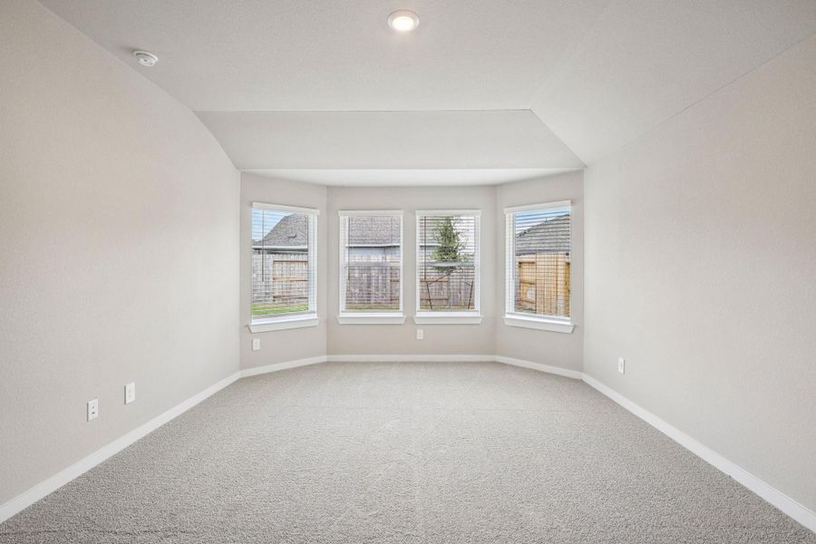 Spacious, unfurnished interior of a new home in Southwinds, Baytown (Image 15).