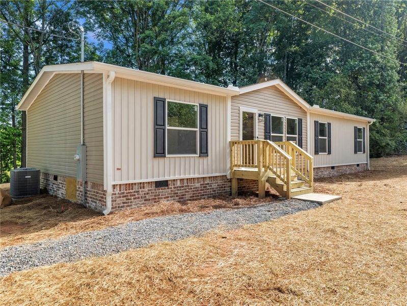 Exterior details and patio area of a home in , Gainesville (Image 20).