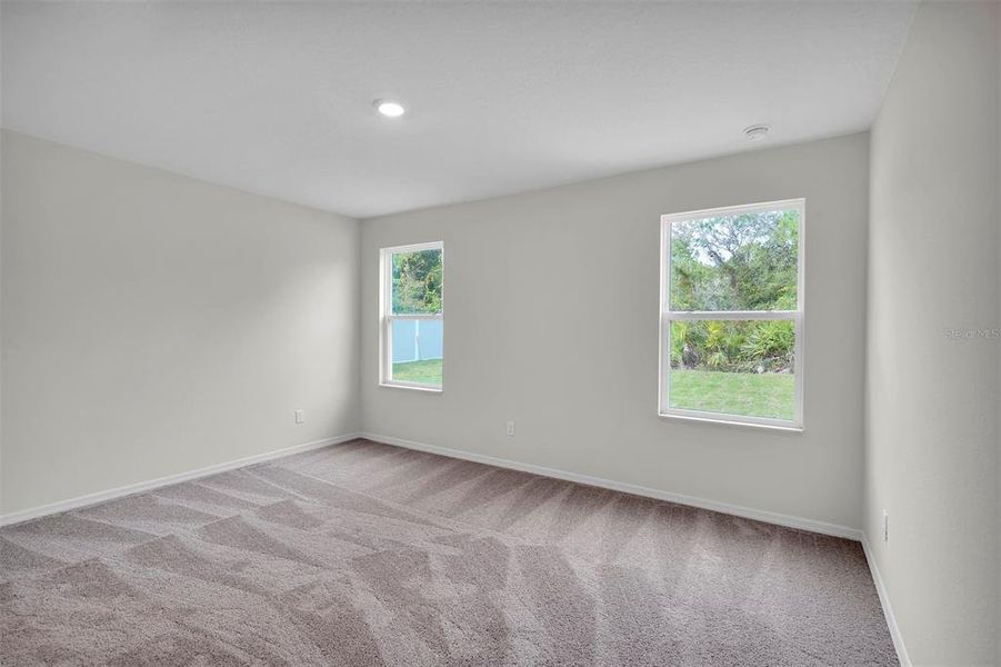 Spacious, unfurnished interior of a new home in Marion Oaks, Ocala (Image 12).