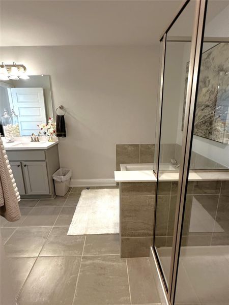 Furnished interior view inside a new home in Cobblestone, Texas City (Image 19).