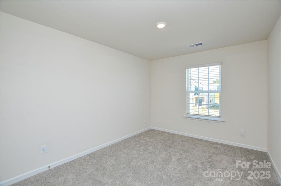 Spacious, unfurnished interior of a new home in Fergus Crossing, York (Image 34).