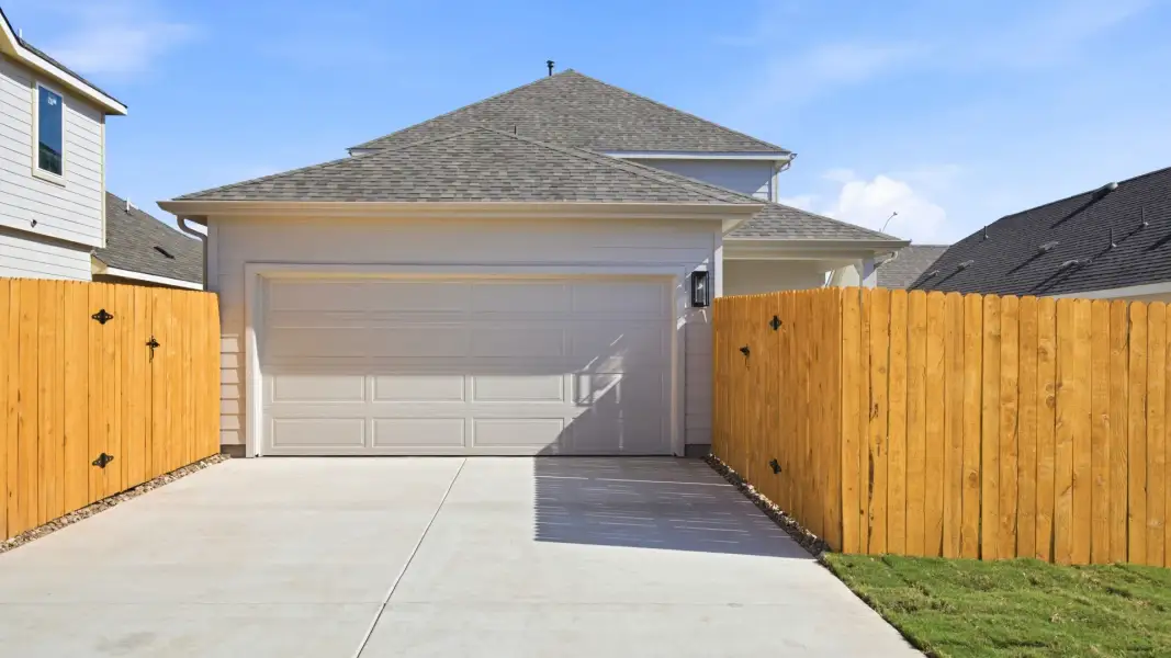 Exterior details and patio area of a home in Creeks Crossing, Elgin (Image 4).