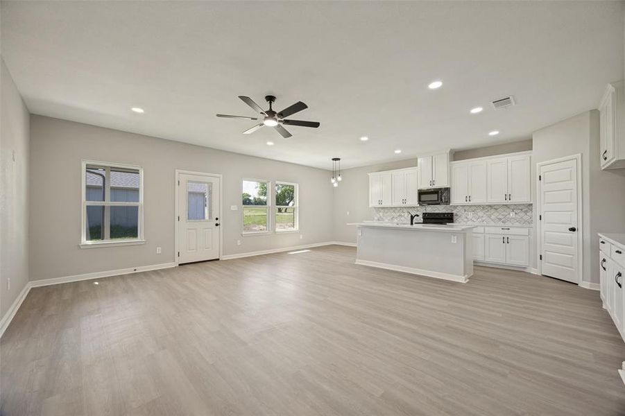 Spacious, unfurnished interior of a new home in , Savoy (Image 19).