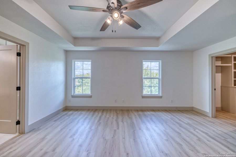 Spacious, unfurnished interior of a new home in , Uvalde (Image 13).
