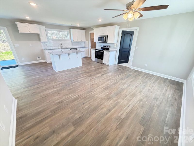 Spacious, unfurnished interior of a new home in , Kannapolis (Image 8).