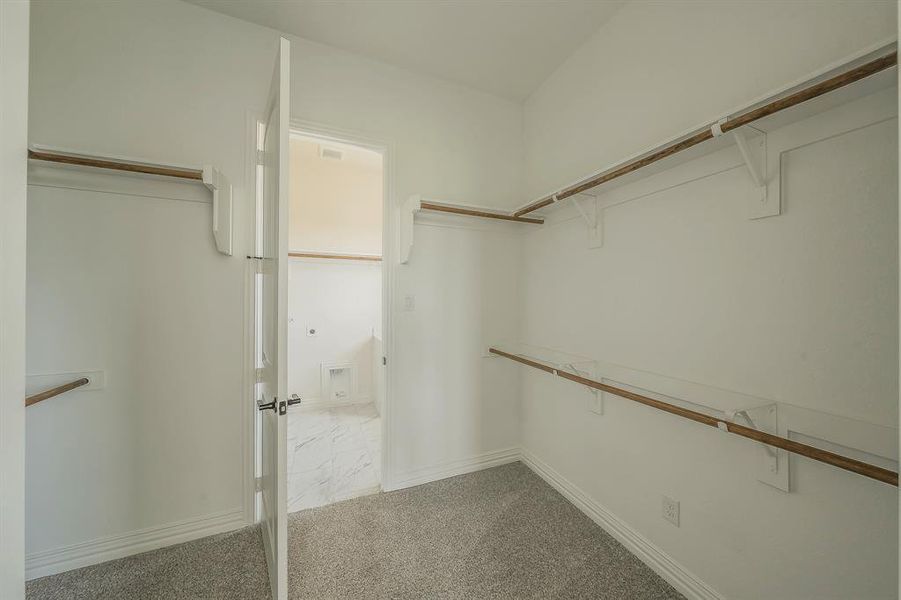 Spacious, unfurnished interior of a new home in Matthews Farms, Venus (Image 25).