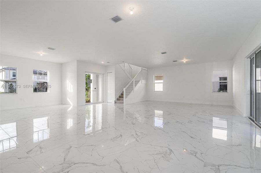 Spacious, unfurnished interior of a new home in , Davie (Image 10).