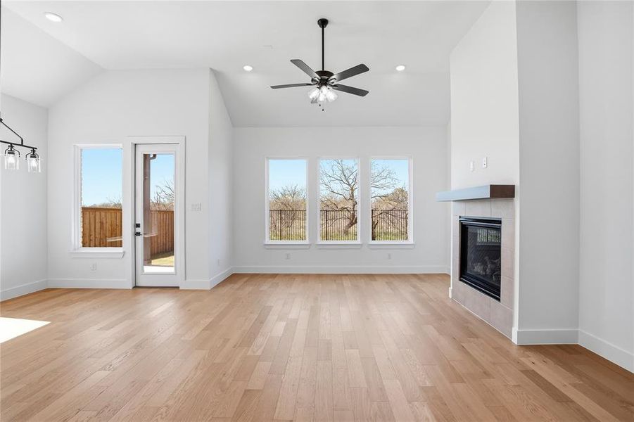 Spacious, unfurnished interior of a new home in Pecan Grove, Burleson (Image 22).
