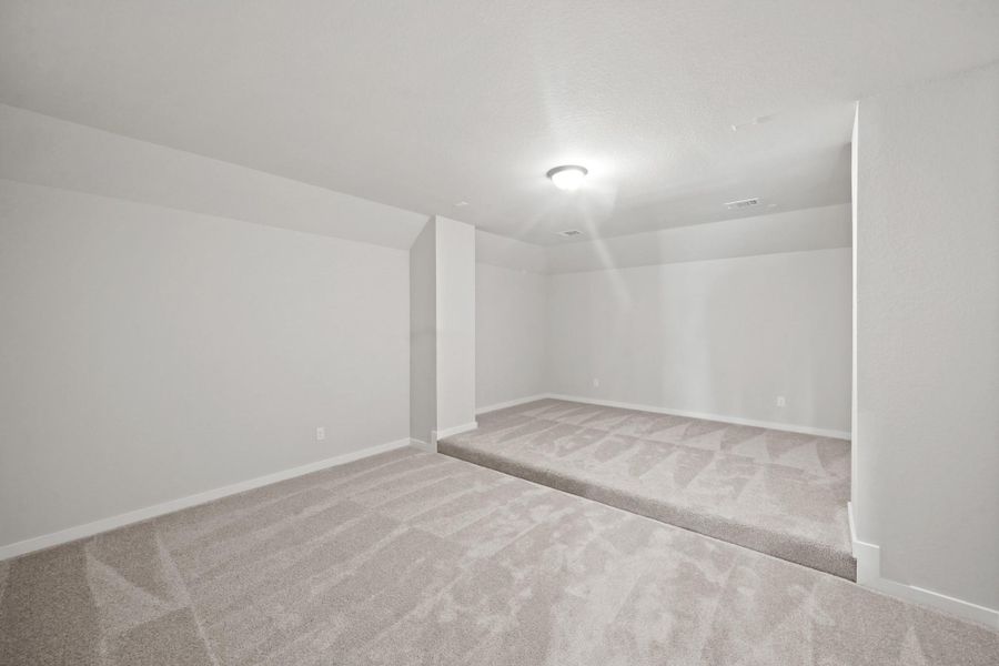 Spacious, unfurnished interior of a new home in Morton Creek Ranch, Katy (Image 19).