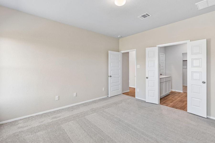 Here, modern elegance meets cozy comfort, creating a space that feels both fresh and inviting.