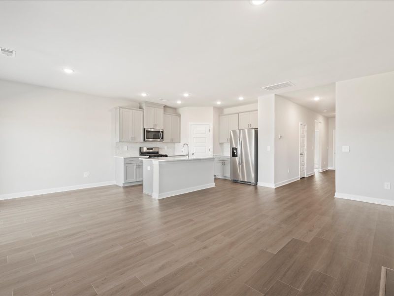 Spacious, unfurnished interior of a new home in Creek Ridge - Signature Collection, Spartanburg (Image 6).