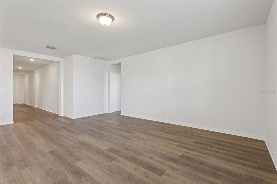 Spacious, unfurnished interior of a new home in The Reserve at Twin Lakes, St. Cloud (Image 20).