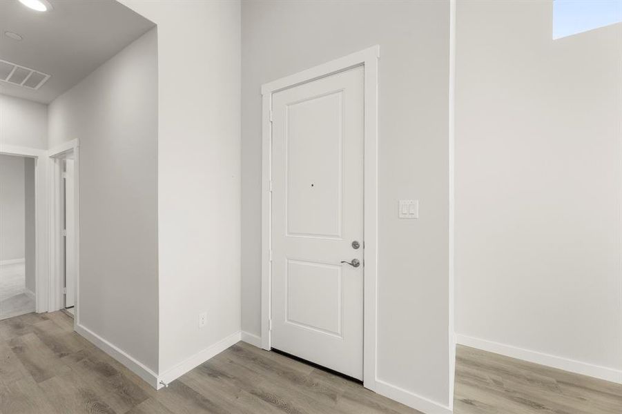 05. 628 Oakridge - Entry 05. 628 Oakridge - Entry