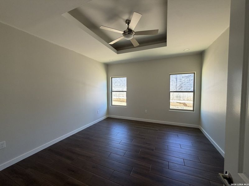 Spacious, unfurnished interior of a new home in , Laredo (Image 12).