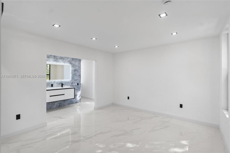 Spacious, unfurnished interior of a new home in , Miami (Image 23).