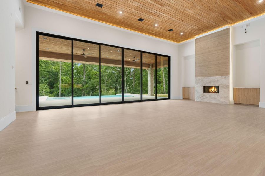 Spacious, unfurnished interior of a new home in , Tomball (Image 21).