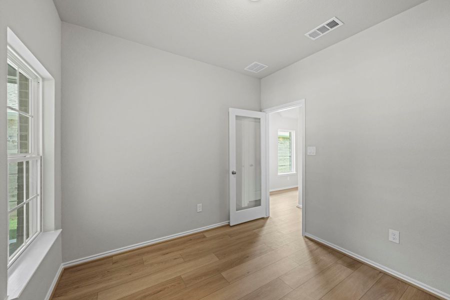 Spacious, unfurnished interior of a new home in Two Step Farm, Montgomery (Image 23).