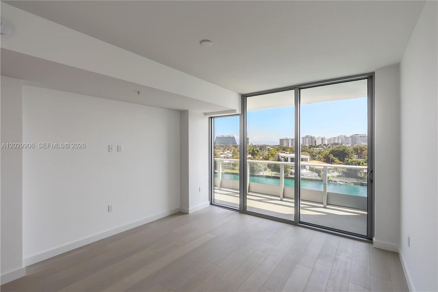 Spacious, unfurnished interior of a new home in , Bay Harbor Islands (Image 9).