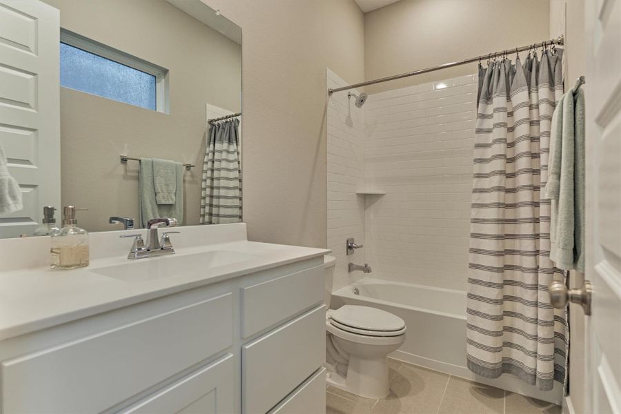 Furnished interior view inside a new home in Woodforest 50′, Montgomery (Image 9).